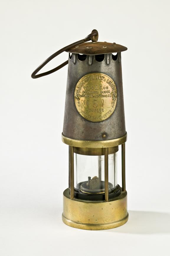 safty lamps 真鍮製 A Ministry of Power miner's safety lamp, by The Protector