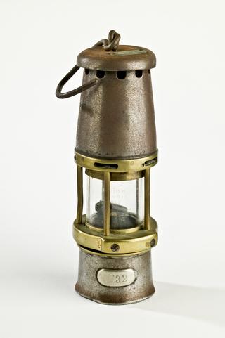 Adapted Hailwood's type 01 miner's safety lamp | Science