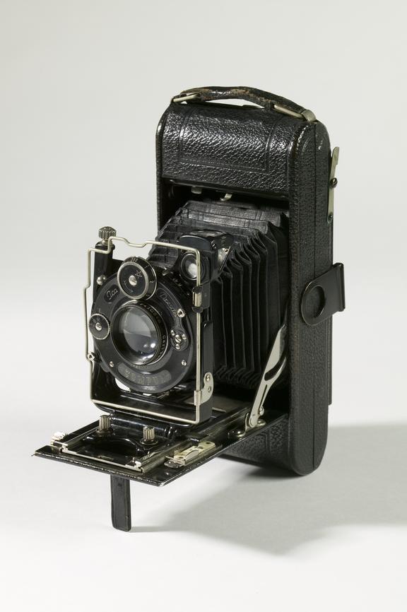 ICA folding roll film camera, c