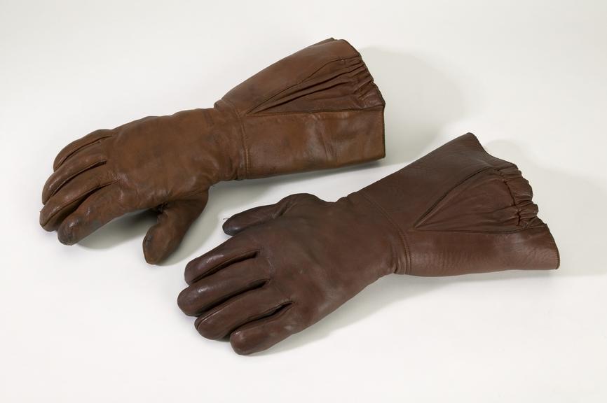 Pair of RAF issue leather electrically heated flying gloves