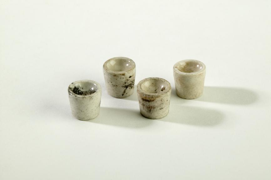 Ceramic spindle cups (4)
Photographed on a white background.