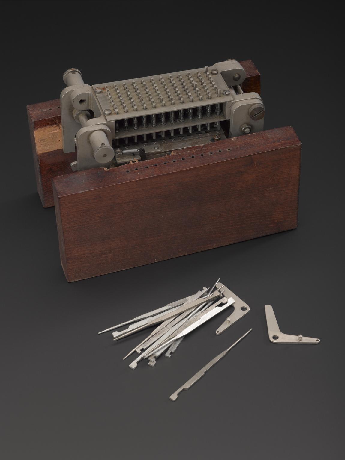 Selective sorting attachment | Science Museum Group Collection