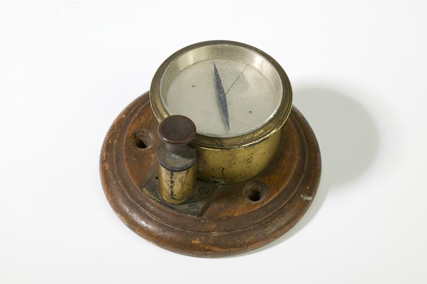 Electrostatic voltmeter without scale