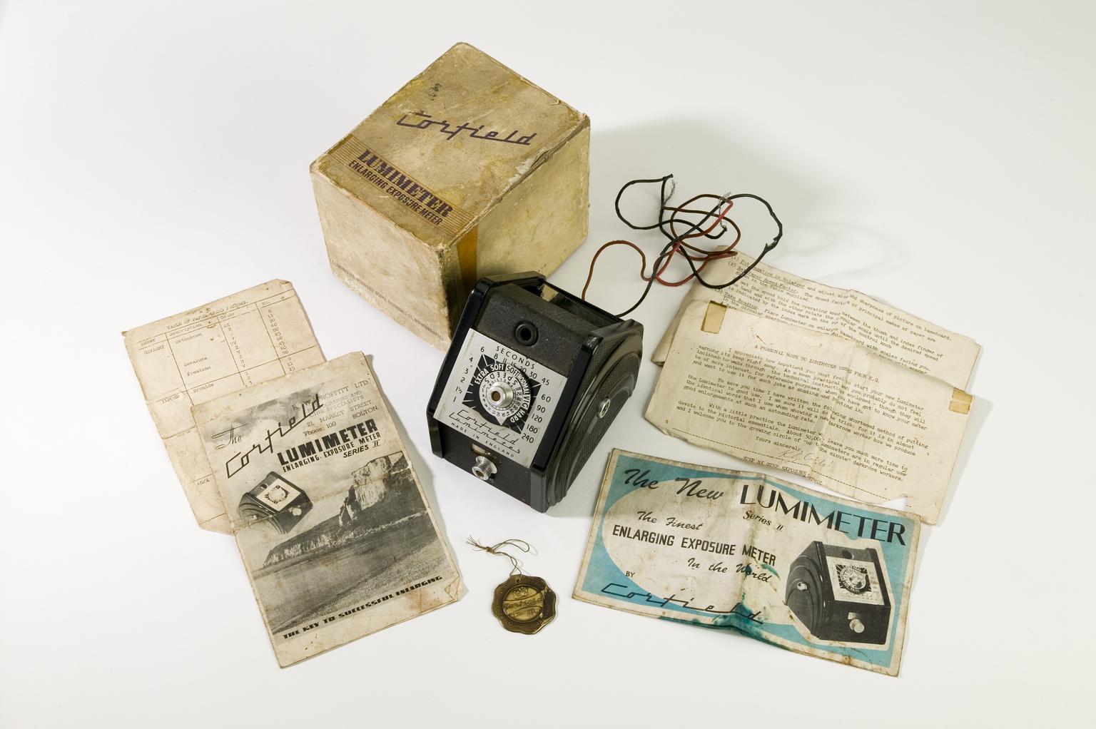 Enlarging exposure meter in box with instructions | Science Museum ...