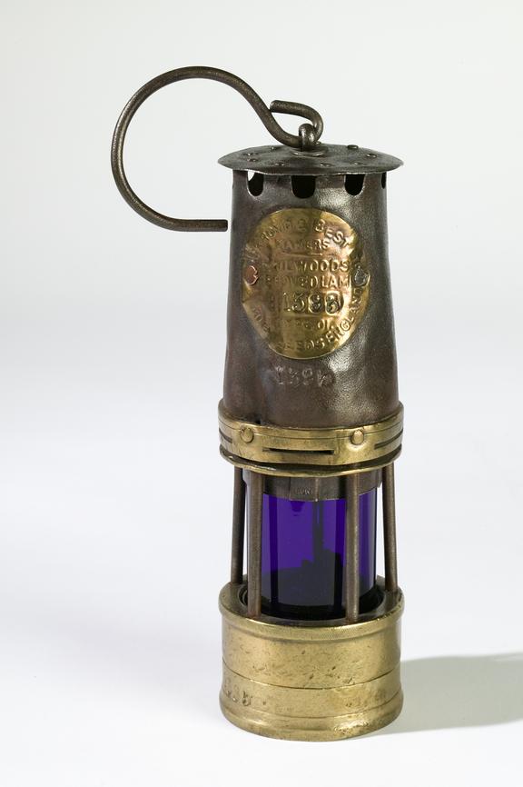Adapted Hailwood's type 01 miner's safety lamp | Science