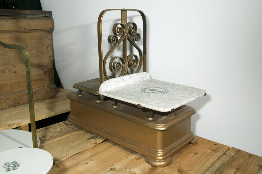 Beranger-type butcher's counter scales | Science Museum Group Collection