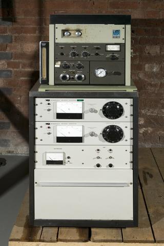 Control unit for VG Micromass 70-70F mass spectrometer