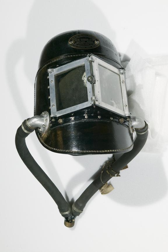 Siebe Gorman & Co. Ltd miner's smoke helmet, c.1910