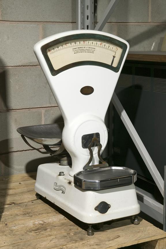 Self-indicating 20lb fruit scales