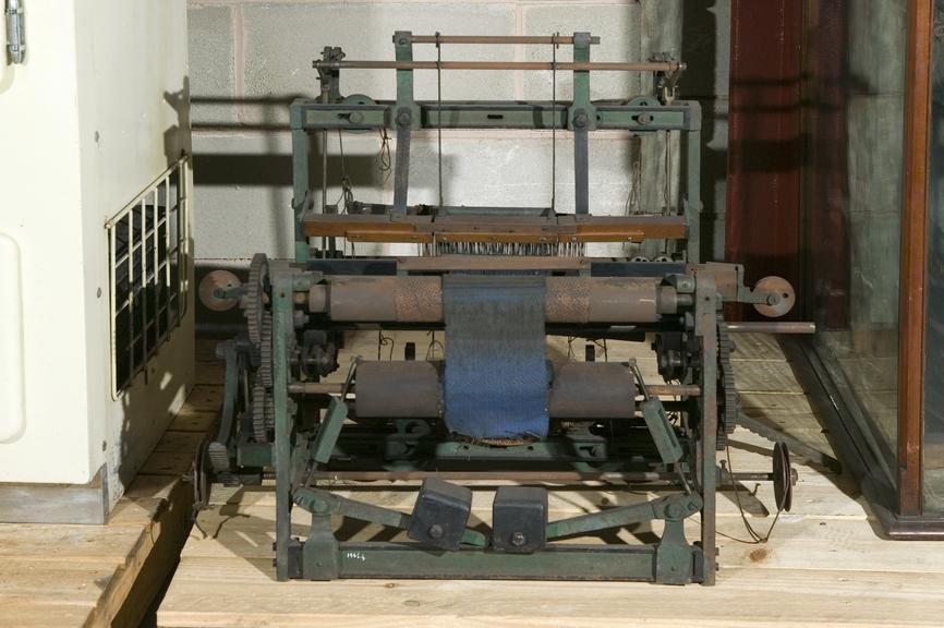 Model of an experimental power loom