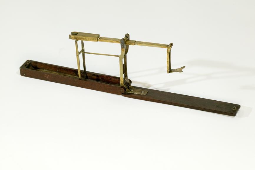 Wilkinson-type coin scale for weighing guineas and half-guineas