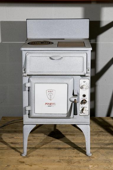 ‘Magnet’ model electric cooker, around 1935