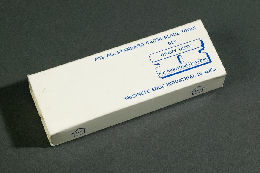 Box of industrial razor blades for cutting audio tape