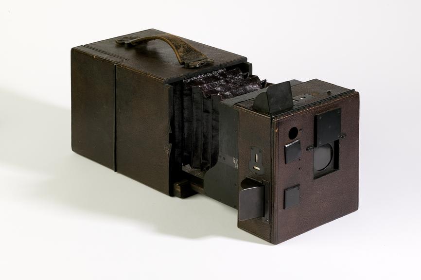 'Universal Special B' box magazine camera made by Newman and