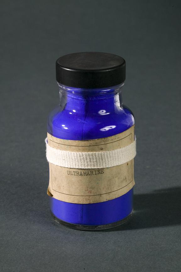 Ultramarine dye sample.
Photographed on a grey background.