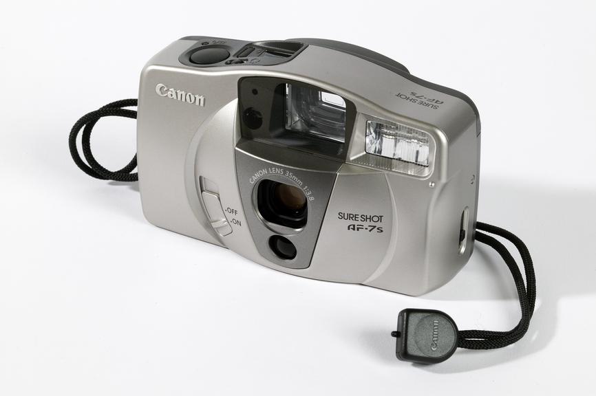 Canon AF-7S シルバー コンパクトフィルムカメラ Sure Shot AF-7s camera made by | Science Museum Group Collection