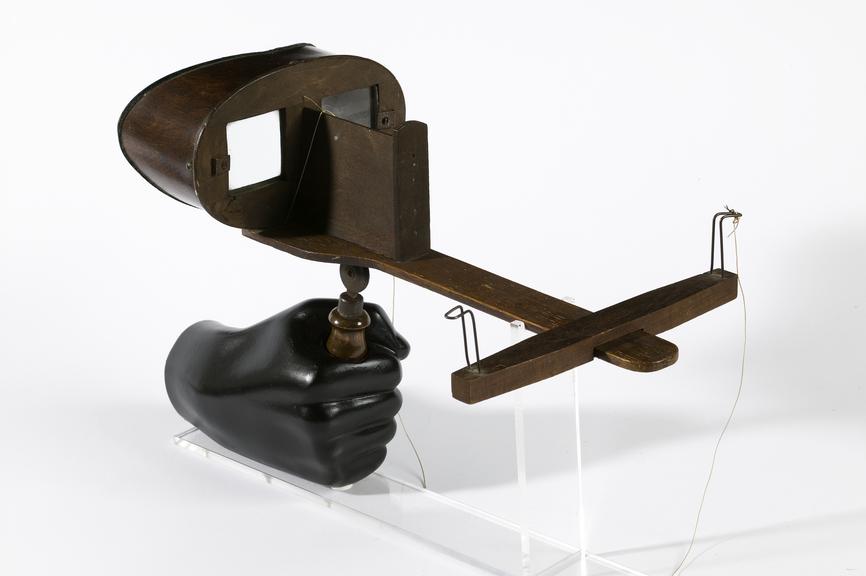 Wooden stereoscopic viewer, c. 1900