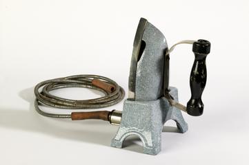 gas heater for an iron