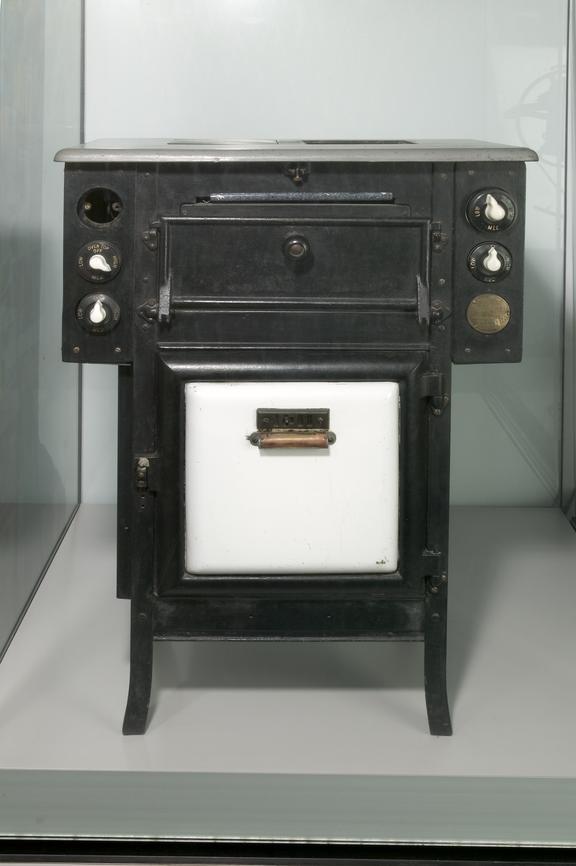 Type 720 'Sunray Tricity' electric cooker made by the British