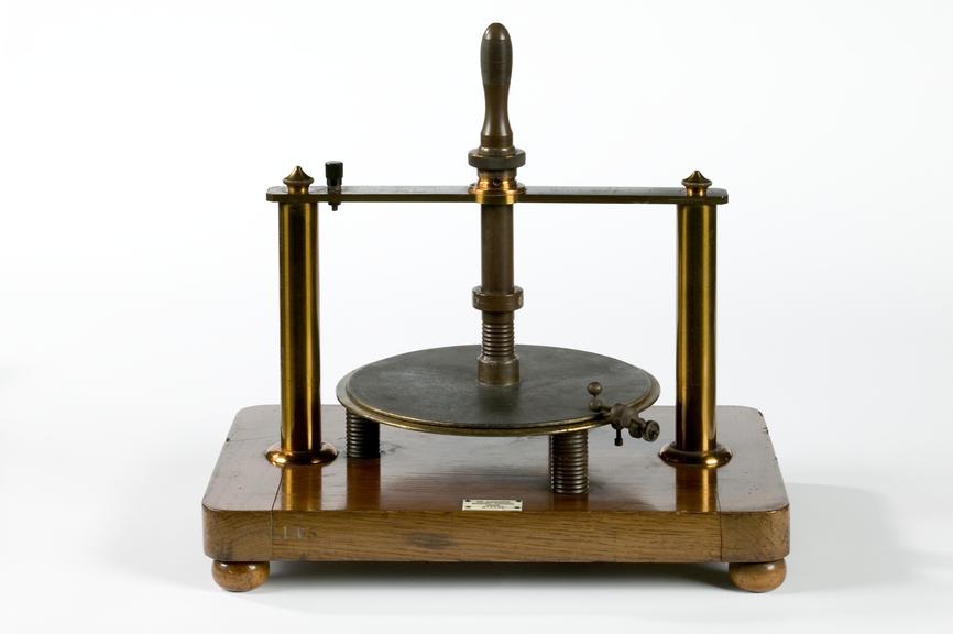 Electrostatic generator