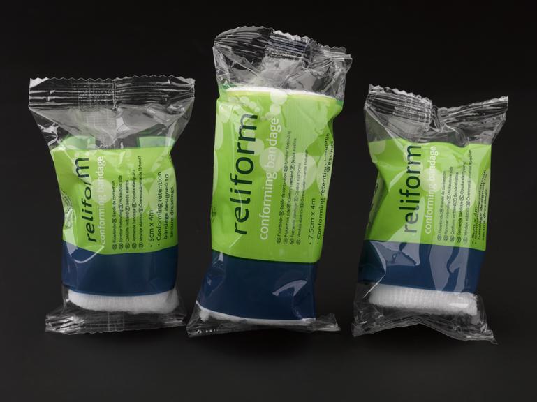 Three reliform conforming bandages in sealed plastic pouches