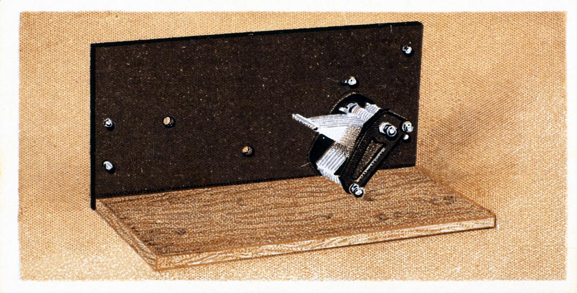 ‘Panel with Condenser Fixed’, Cigarette card from ‘How to build a two valve set’, card no.6