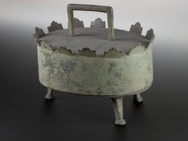 Bronze scaldino (or brazier). Oval shape with cover