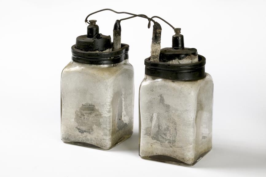 Leclanche cell battery in a jar