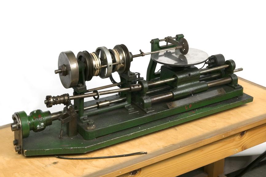 Mechanical analogue calculator