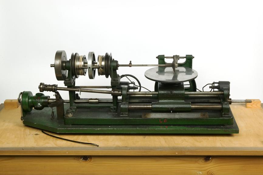 Mechanical analogue calculator