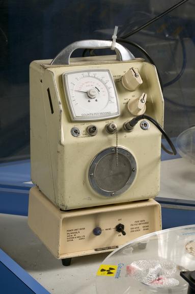 Clifford and Snell contamination monitor