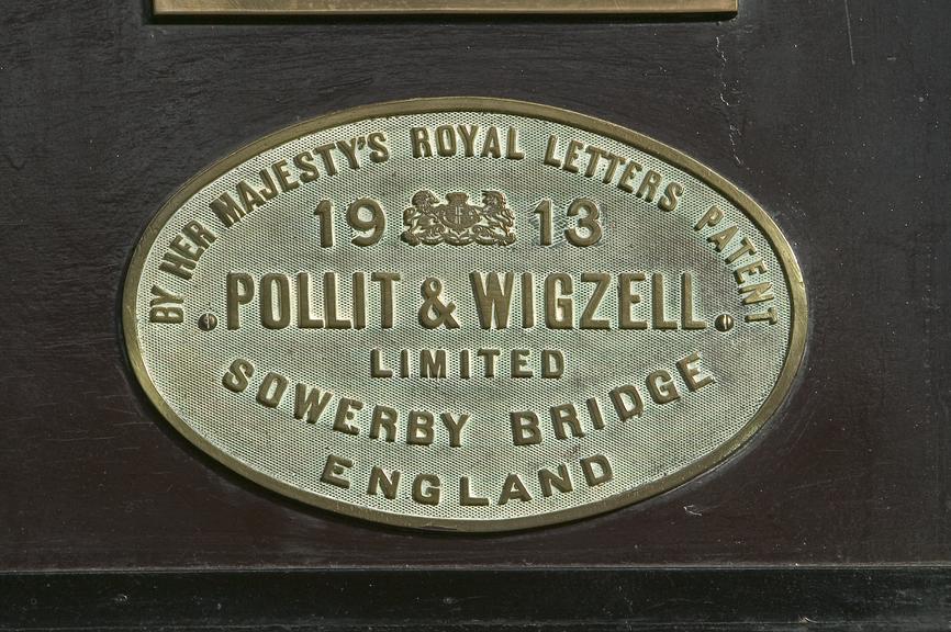 Maker's plate of Pollit & Wigzell Ltd, Sowerby Bridge, 1913