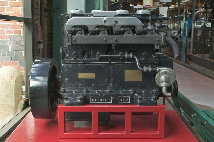 Four-cylinder diesel engine, type 4L2, made by L