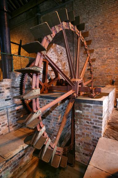 Undershot waterwheel