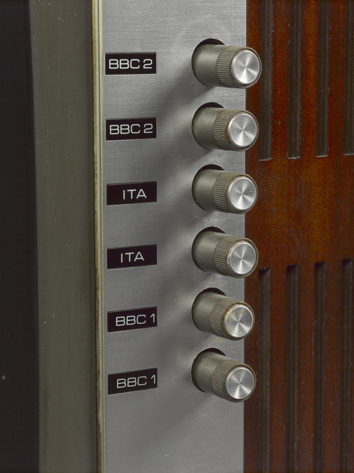 Bush CTV25 colour television receiver | Science Museum Group Collection