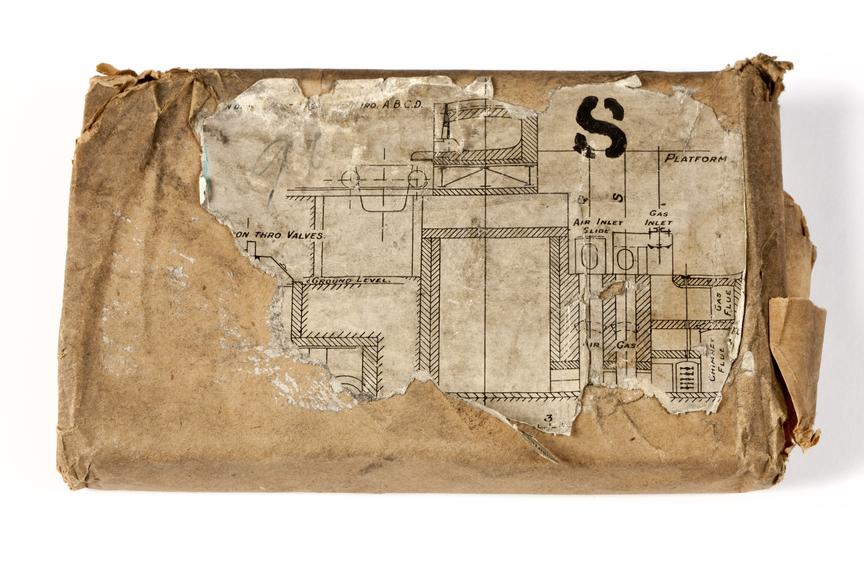 A printing block with a surface image diagram of a locomotive