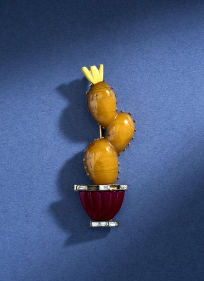 Brooch of catalin in form of an imitation amber cactus in a