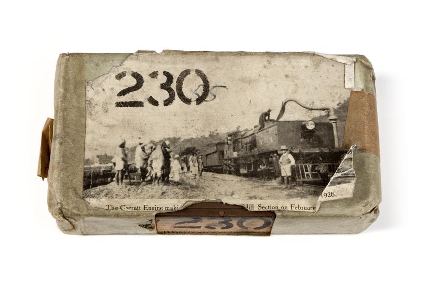 A printing block with a surface image of a Beyer-Garratt