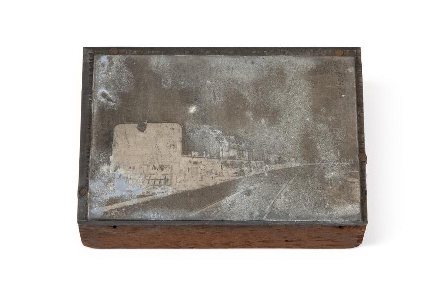 A printing block with a surface image of a Beyer-Garratt