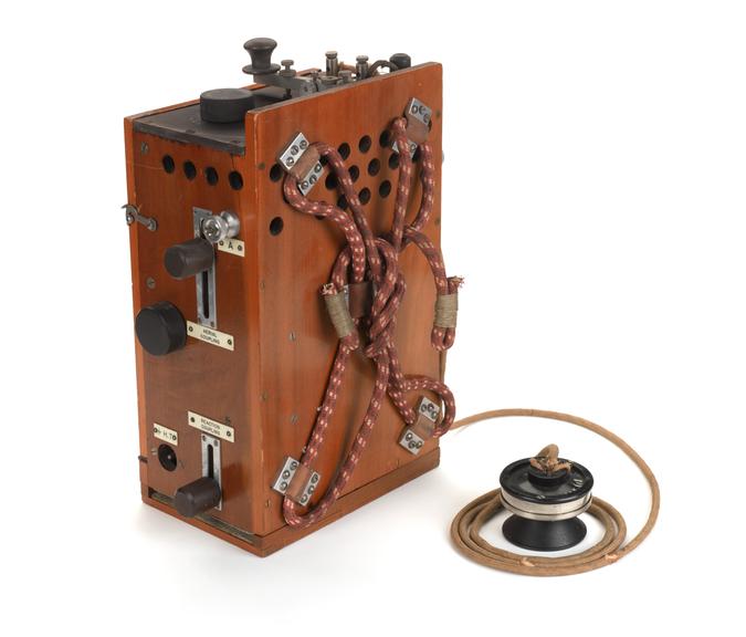 Aircraft radio telephony transmitter together with microphone, less Round valve