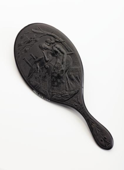 Oval mirror of black shellac