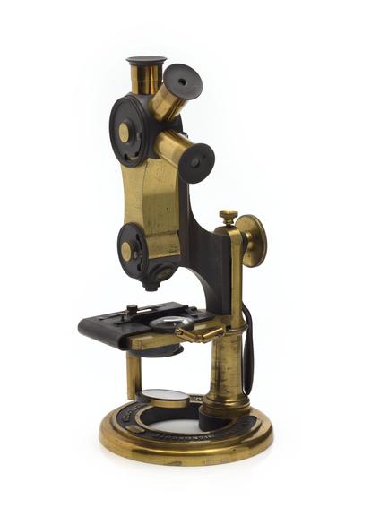 'Universal' student microscope