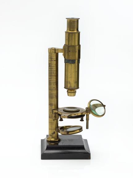 Achromatic microscope by Fraunhofer