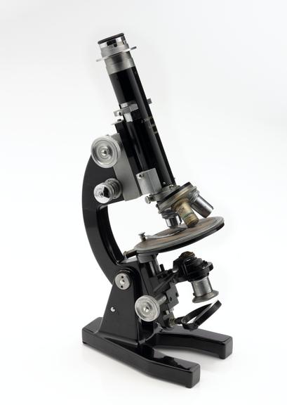 Compound monocular petrological microscope serial No.19820 by J. Swift and Son