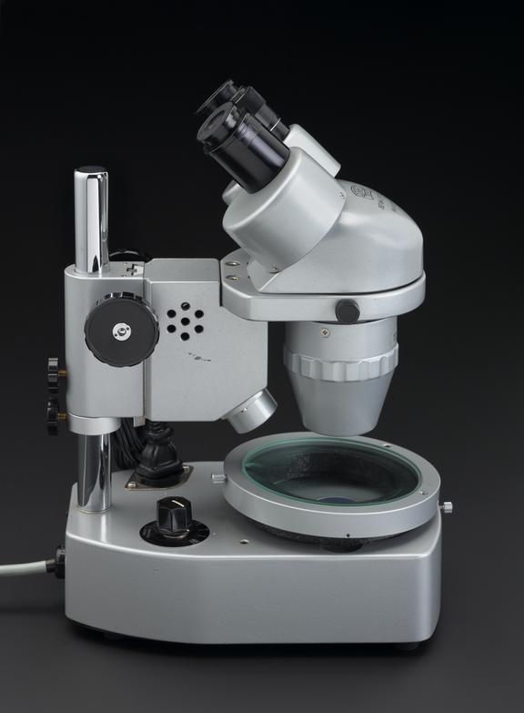 Correct' stereoscopic microscope | Science Museum Group Collection