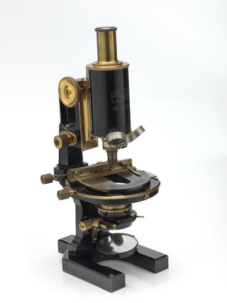 Zeiss "jug-handle" microscope stand and outfit