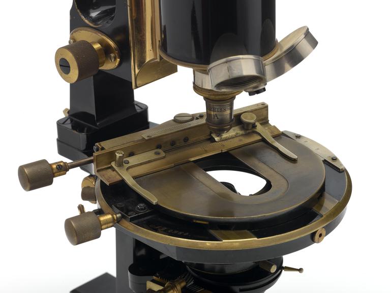 "Jug-handle" style microscope