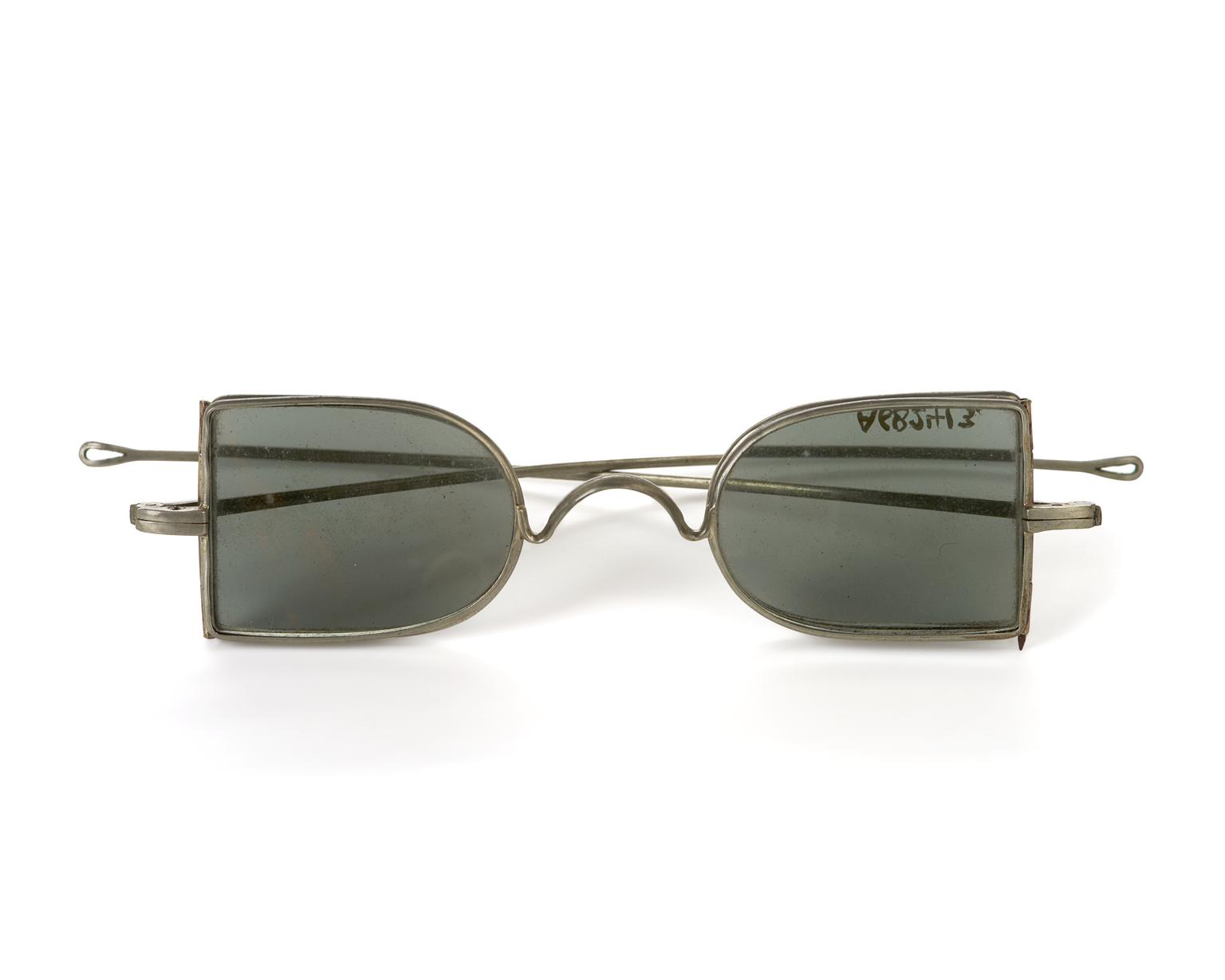 Straight spectacles with folding lenses | Science Museum Group Collection