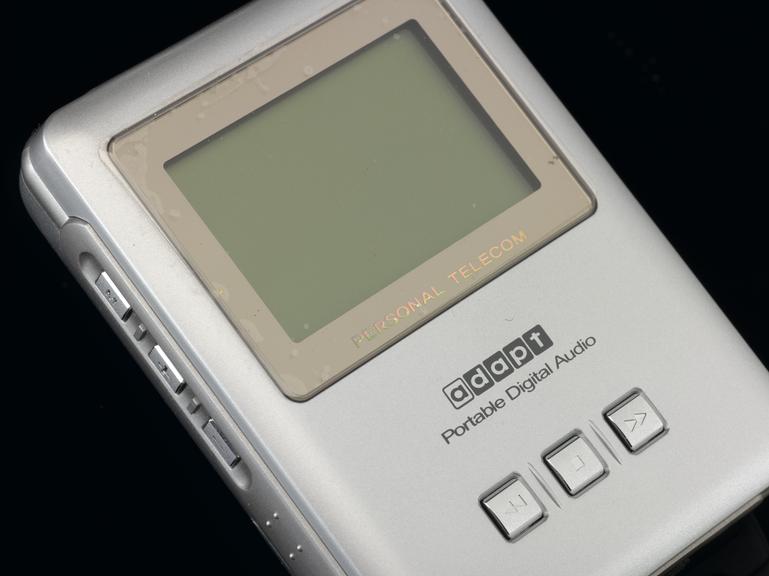 Perstel Adapt DR101 portable DAB and FM radio receiver