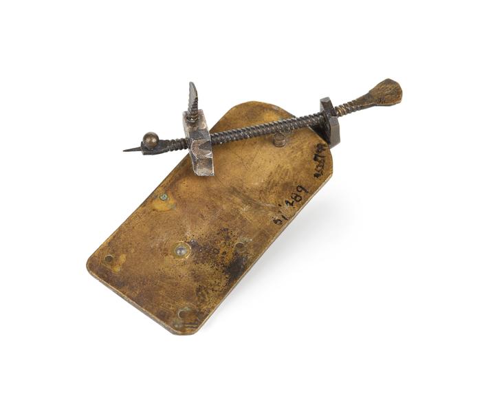 Model of Leeuwenhoek's microscope | Science Museum Group Collection
